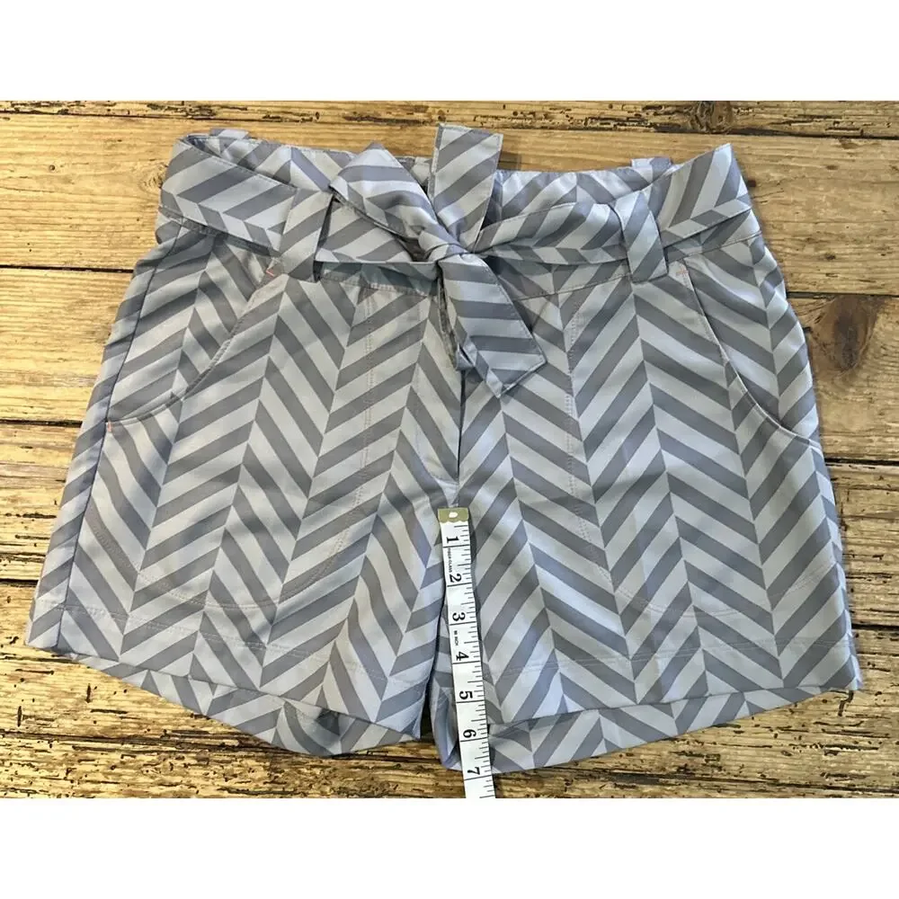 Nike Golf Women’s Gray Striped Tie Waist Golf Shorts Size 4